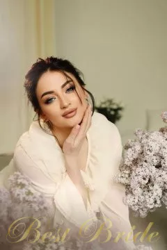  Julia, 26