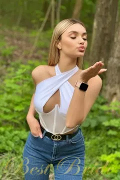 Ana, 19