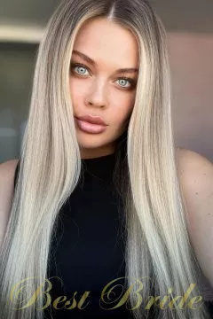 Yana, 32