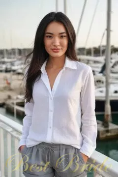 Umida, 22
