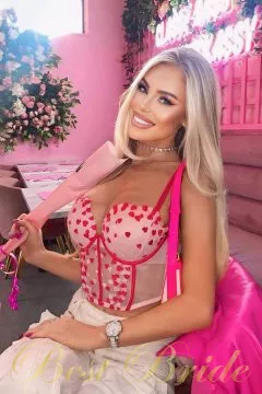 Elly Jay, 28