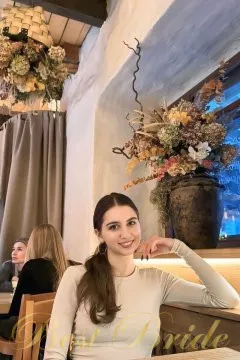 Aysel, 18