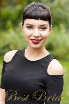 Dasha, 25