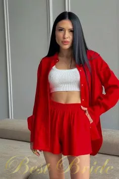 Yaryna, 39