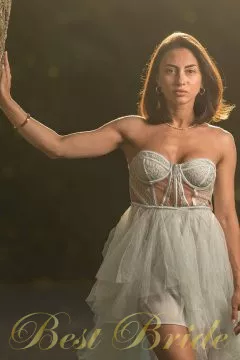 Julia, 32