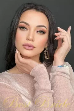 Yuliia, 43