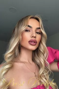 Yullia, 25